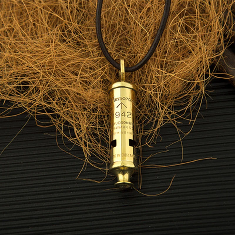 British ACME 1942 limited edition metal police whistle sound clear and loud whistle fashion accessories souvenir pendant whistle