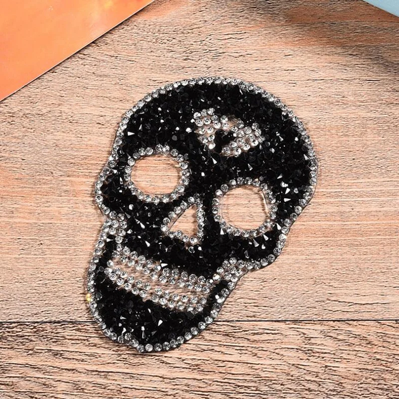 1Pcs Fun Rhinestones skull Embroidered Patch Iron on Sewing Crystal Applique For Jeans Clothing Decorations