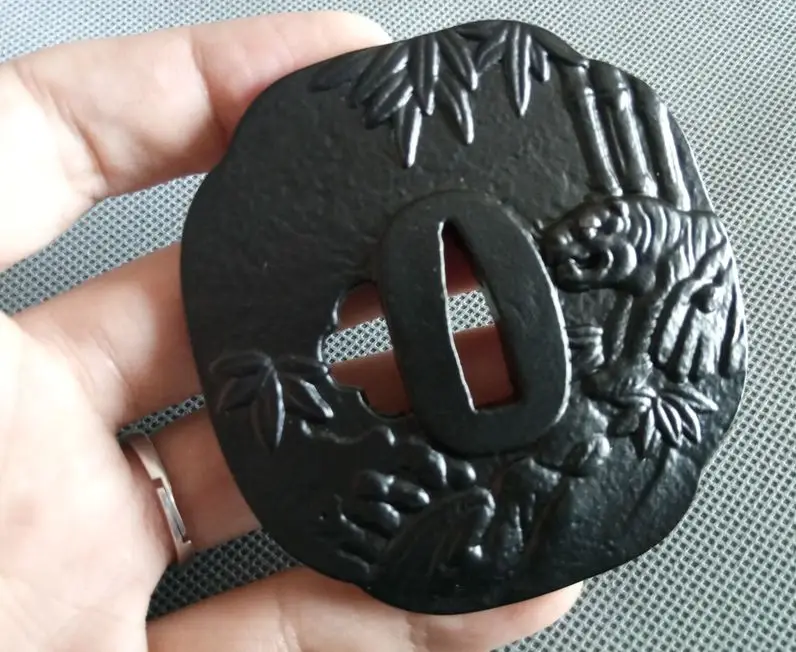 High Quallty Iorn Tsuba Guard for Japanese Samurai Sword Katana W/ Tiger&Bamboo Design