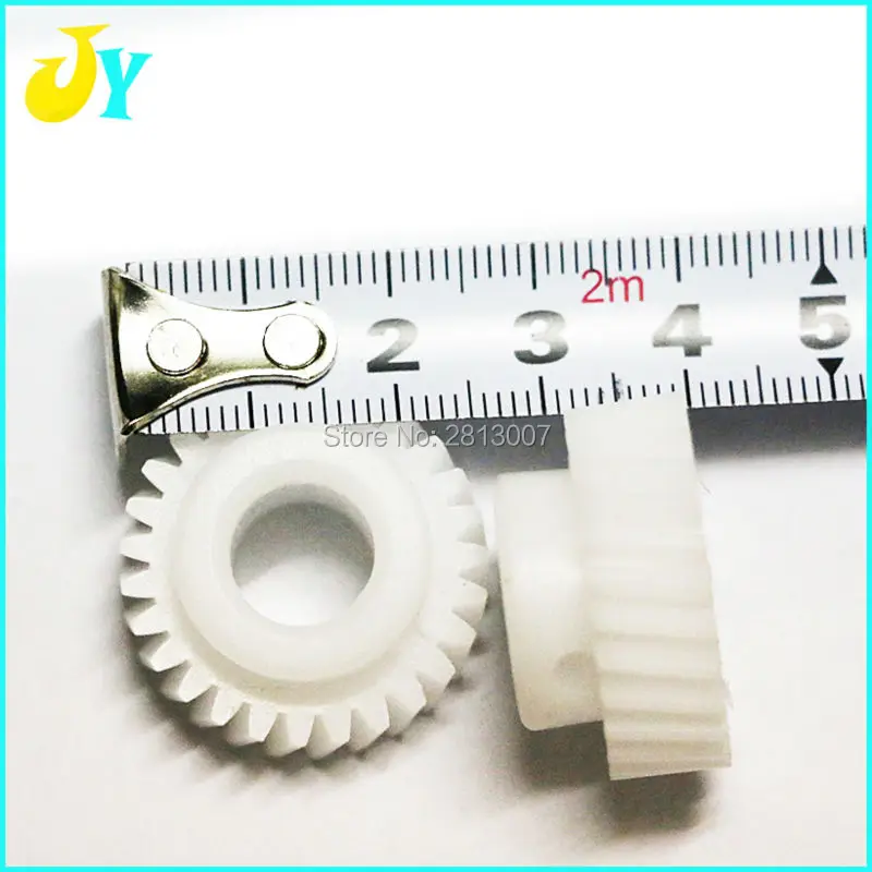 10pcs/lot High Quality Copper / Plastic Coin Crane Machine Gear with screw for Claws Cranes Game Machine Gift Machine Accessory