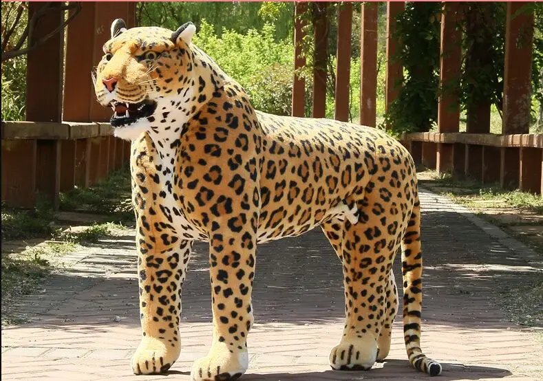 Grand jouet de simulation léopard en peluche, modèle léopard de haute qualité, cadeau d'anniversaire, de fête, environ 110x70cm