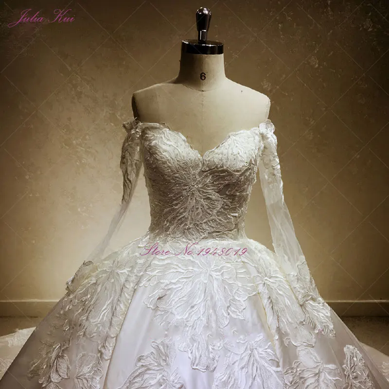 列車のウェディングドレス,ロマンチックなカスタムドレス,ハート型のボールガウン,アップリケ,レースの刺embroidery,長袖,アイボリーのブライダルスカート