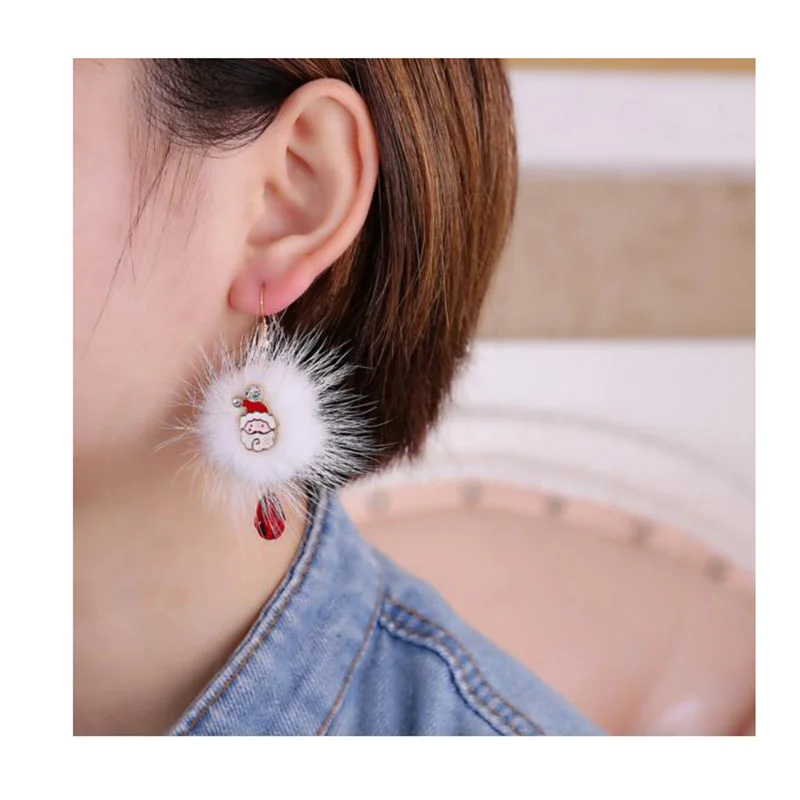 Grace Jun جديد سانتا كلوز الغزلان الأرنب الفراء الكرة الأحمر كريستال كليب على الأقراط دون ثقب للنساء لطيف هدية عيد الميلاد