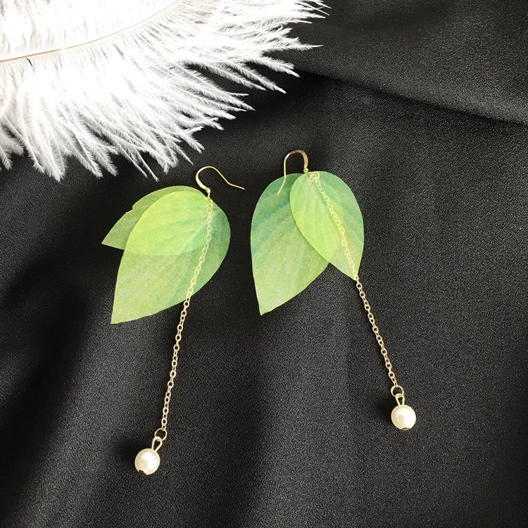 2018 New Hot Embellishment Simple Retro Leaves Green Leaves Earrings, Imitation Pearls Long Tassel Feather Earrings Brincos