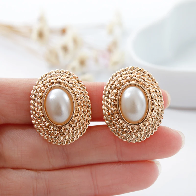 Oval pearl ear clips European and American temperament, high-end cold wind earrings, non-perforated ear clips, free shipping, bi