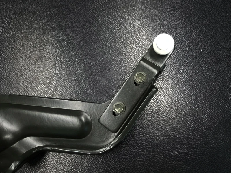 use for nissan caravan E25 URVAN 2001 - 2012 model sliding door roller lower braket