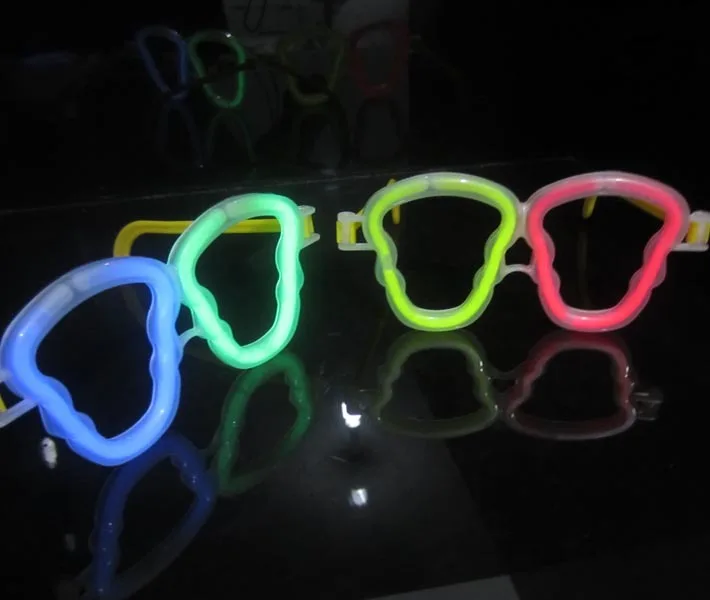 

Halloween 50sets Skull Glasses Stands Frame+100pcs Luminous Glow Sticks Fluorescence Festival Party Costumes Concerts Favors