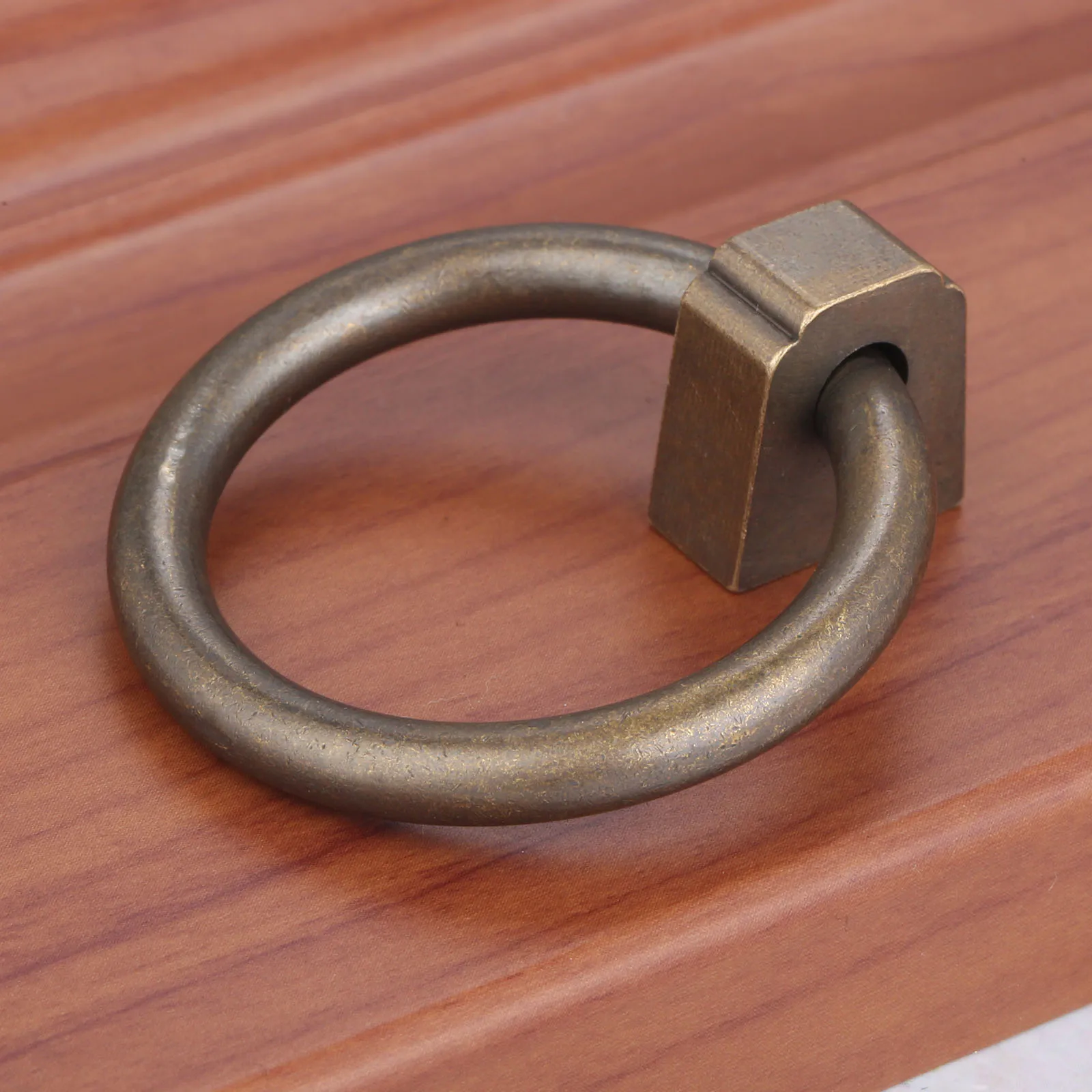 1Pc In Ottone Antico Maniglia Del Cassetto della Maniglia di Tiro di Rame Puro a Forma di Cerchio Vecchi Mobili Armadio Cabinet Door Pull Anello dia.50mm