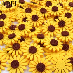 50 pz/lotto 3 cm girasole patch stick-on pad in tessuto fiore di feltro pad in tessuto per Scrapbooking Matrimonio Decori Indumenti accessori