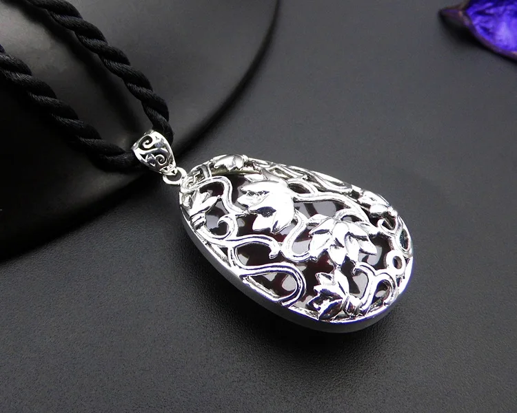 Thail and the Pure Manual S925 silver Thai  Restoring Ancient Ways Garnet Women Sweater Chain Locket Pendant