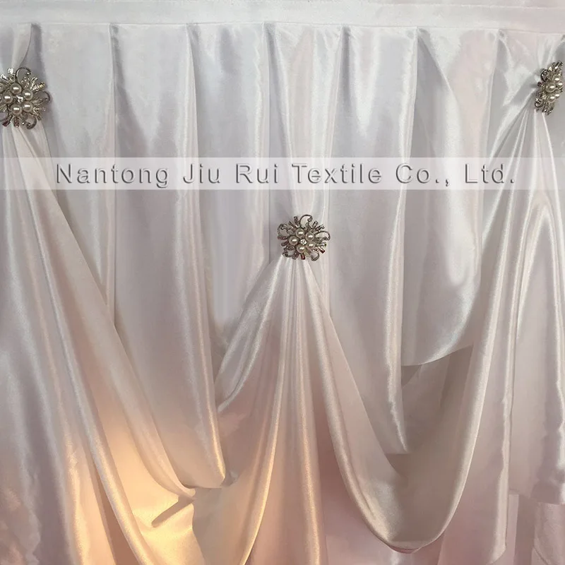 

1 piece 10ft L * 30 Inch H New Design Ice Silk Table Skirting Table Skirt With Luxury Diamond Pearl Brooch For Wedding Decor