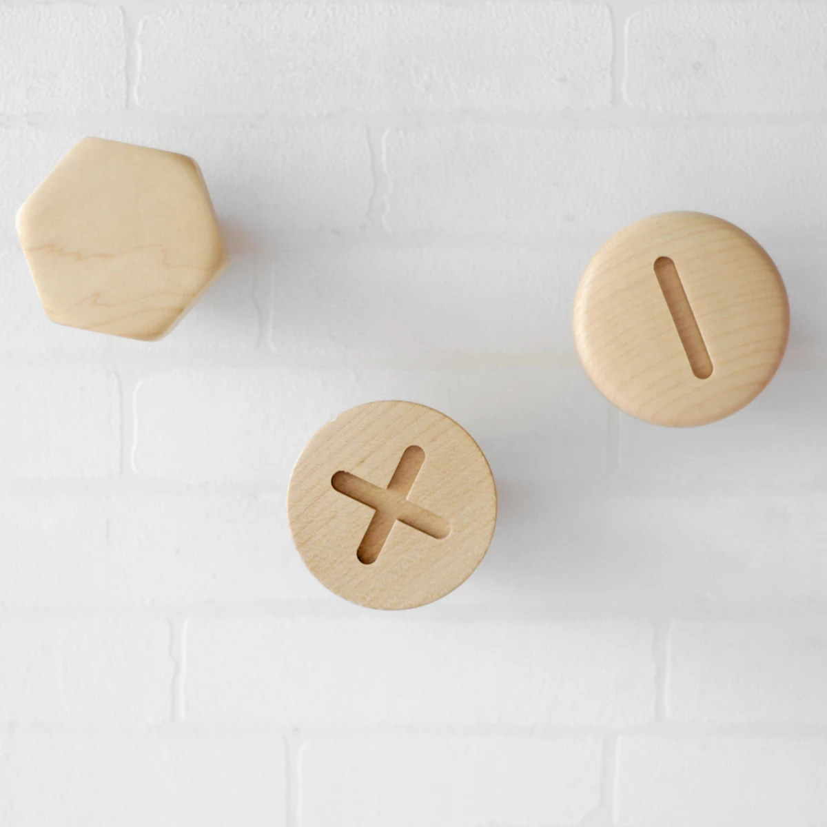 Wood Robe Hooks Creative button hook wall Screw hanger Nordic wall decor maple wooden clothes hangers Wall Storage Shelf Rack