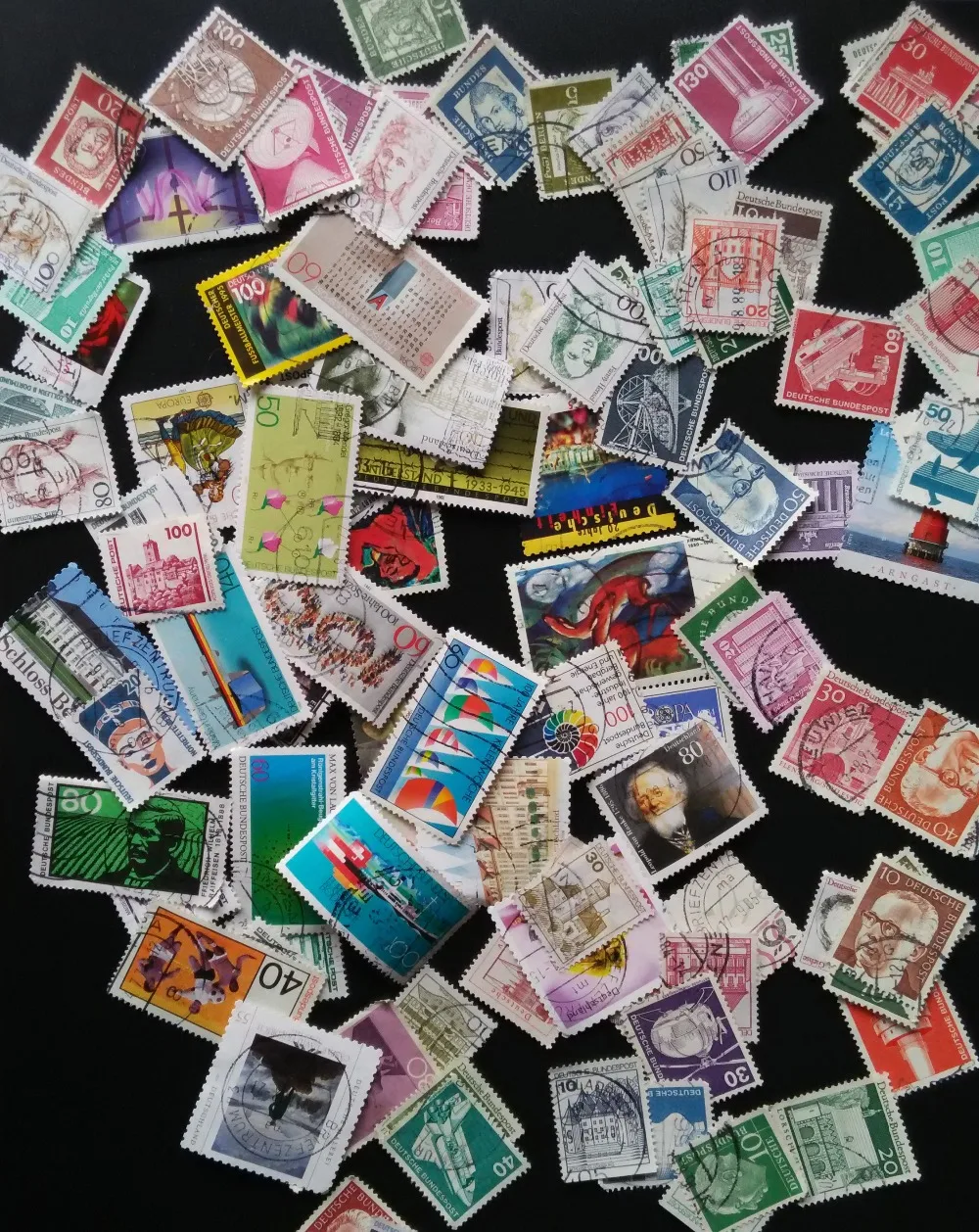 100 Pieces / Lot Germany All Different Commen Postage Stamps  Post Stamps With Post Mark  For Collections