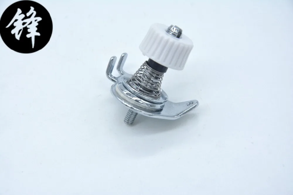 Small thread clip device for computer embroidery machine fitting thead tension rack above large wire clip board