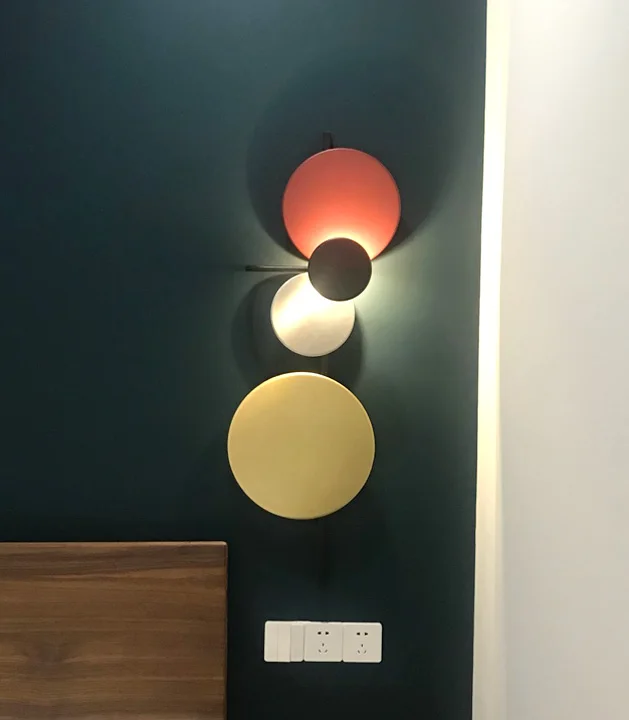 Creative Colorful Parlor Bedside Led Wall Lights Dining Room Wall Lamp Sconce Art Deco Plug 220V Magnet Plate Freely Adjustable