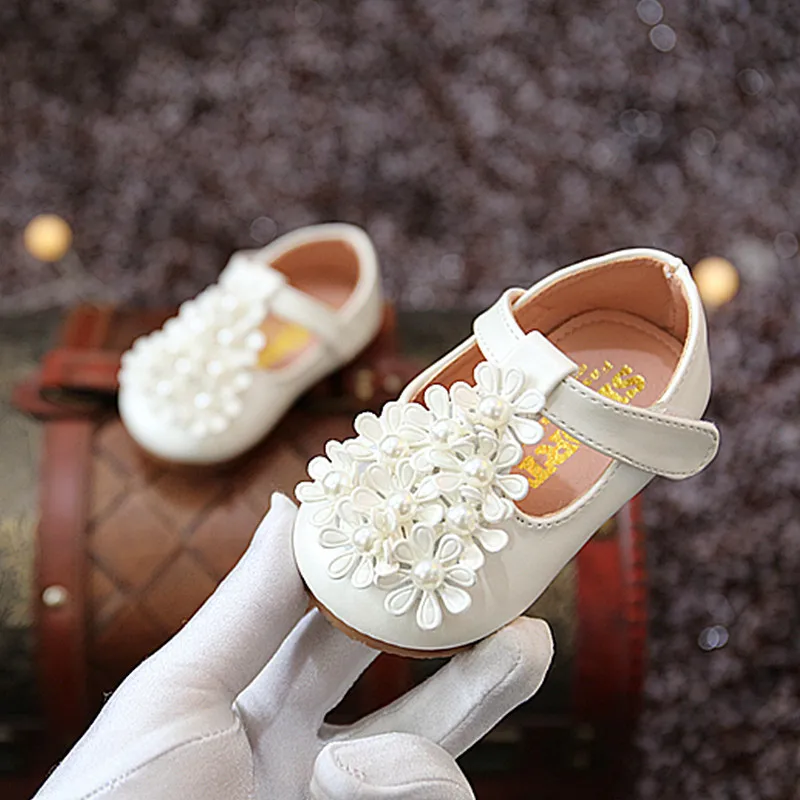 

Girls Flowers Pearl Baby Toddler Shoes Children 's Leather Shoes of Autumn New Kids Princess Shoes