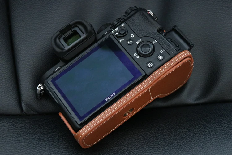 Genuine Leather Camera case Bag  Half Body for For Sony ILCE-7M2 A7 Mark II A7R II  Real leather Bottom Case Open Battery