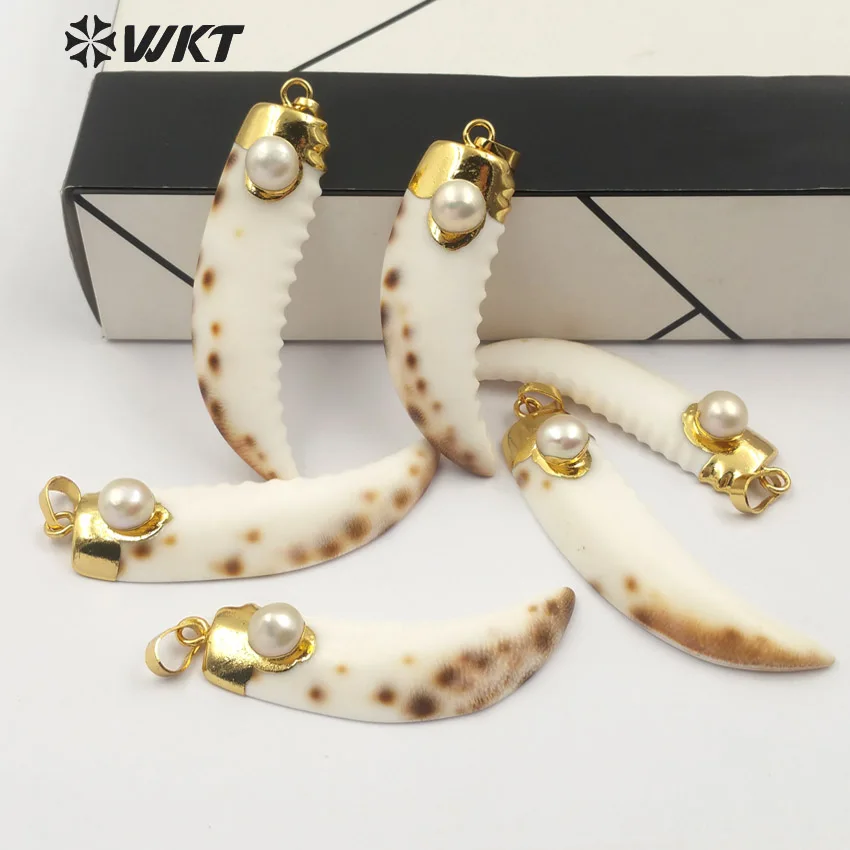 WT-JP072 Natural Sea Shell With Baroque Pearl Charm Gold Trim In Big Knife Shape Random Size Pendant For Women Fashion Jewel