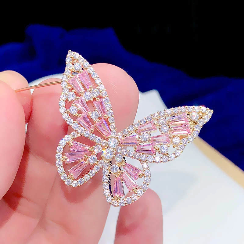 Asnora Stylish Pink Zircon Kupu-kupu Bros untuk Wanita dengan Zircon Pemasangan Crystal Pernikahan