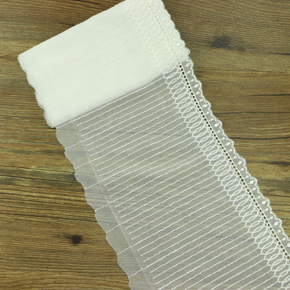 Randomly distribute 5 yards of high quality water-soluble lace lace fabric, all white pure cotton side fabric.