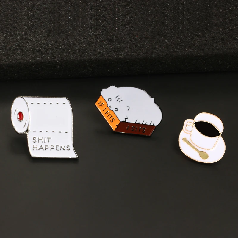 Creative Restaurant Waiter's Brooch Boutique Coffee Napkin Paper Alloy Badge Pins for Women Men Lapel Bag Child Fashion Jewelry