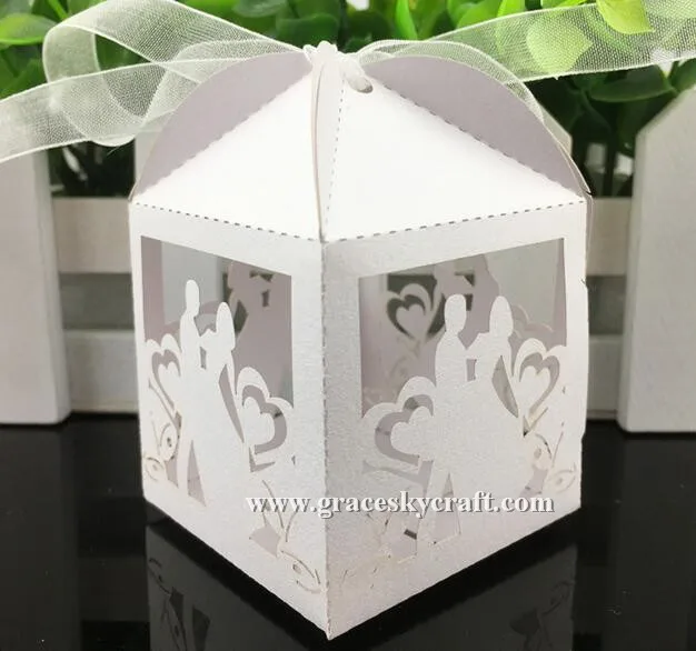 

50pcs/lot Free Shipping Laser cut white hollow Bride & Groom Design Paper Wedding Candy Chocolate Boxes for Party Decoration