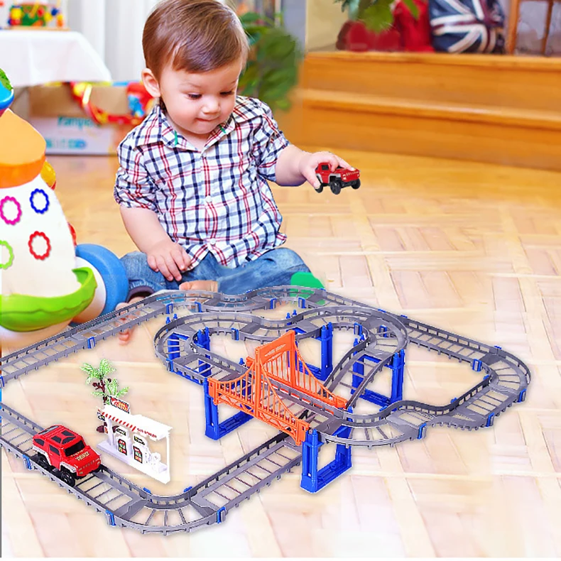 Treno ferroviario giocattolo auto pista fai da te magico flessibile pista giocattoli per bambini ragazzi che corrono Bend Rail Track regali per i bambini Oyuncak