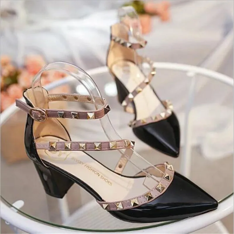 

2022 New Baotou Sexy Elegant Female Sandals Korean Fashion Rivet Pointed High Heels Sexy Shallow Mouth Hollow Women's Shoes