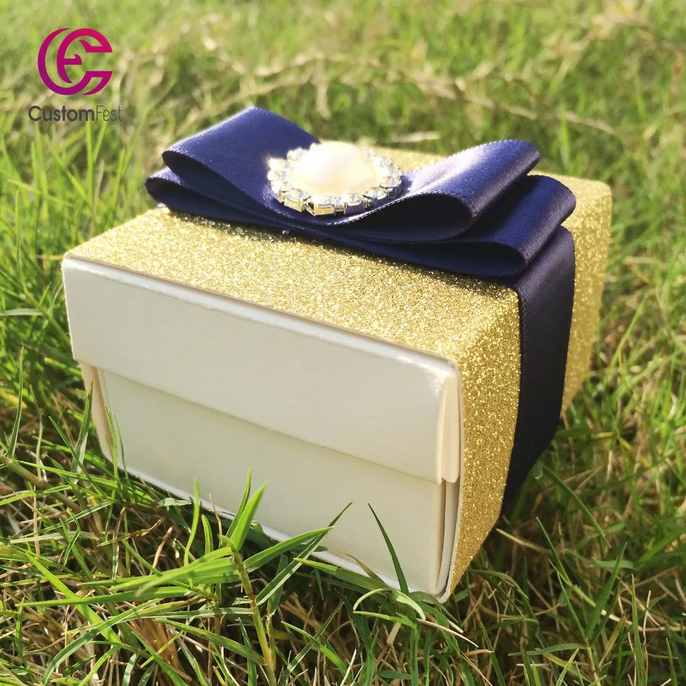 Whole web unique 40pcs/lot  thick Gold glitter favor box candy box gorgeous with ribbon and brooch decoration