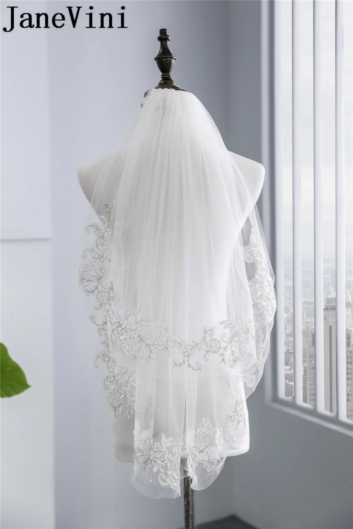 JaneVini 2019 Lace Appliqued Bride Veil 2-Layer Short Wedding Veil with Comb Women White Ivory Pearl Tulle Bridal Veils velo tul