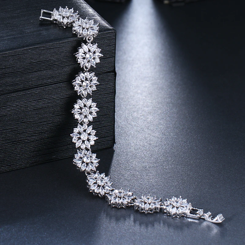 EMMAYA  New Flower Bracelet Micro Paved Shining Tiny CZ Crystal Charming Link Chain for Women Wedding Party Jewelry