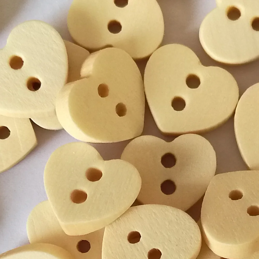 50PCs Wood Sewing Buttons Scrapbooking Heart Natural 2 Holes DIY Buttons for Colthing Decor Sewing Clothing Cartoon DIY Button