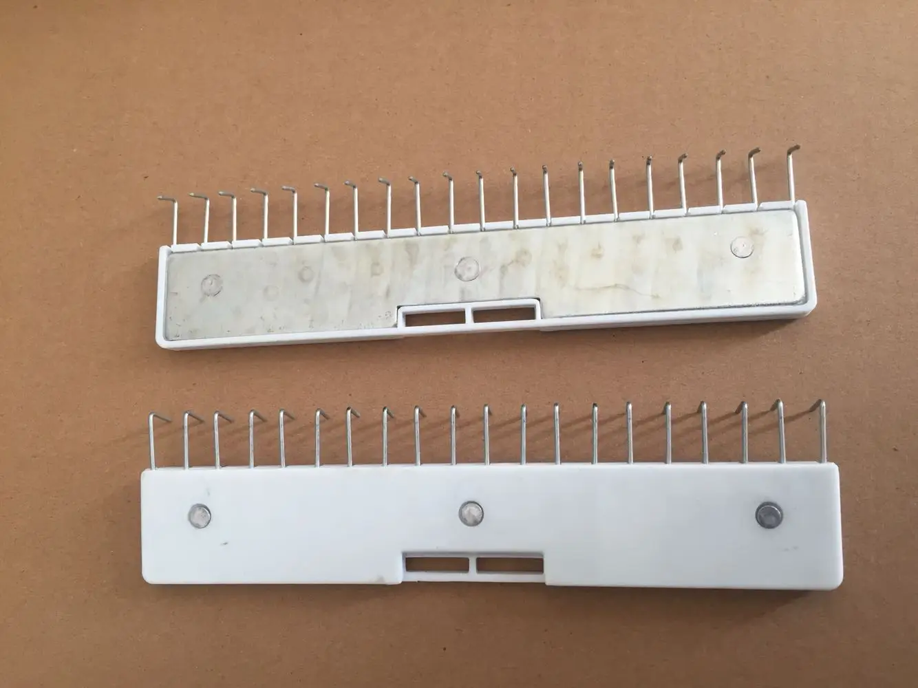 

2pcs Silver Reed Brother Knitting Machine Hanging Ball