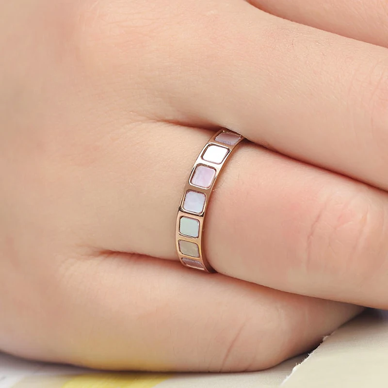 High Grade Product Beautiful And Charming Colored Shell Ring For Woman Titanium Steel Rose Gold Color Woman Gift Love Ring