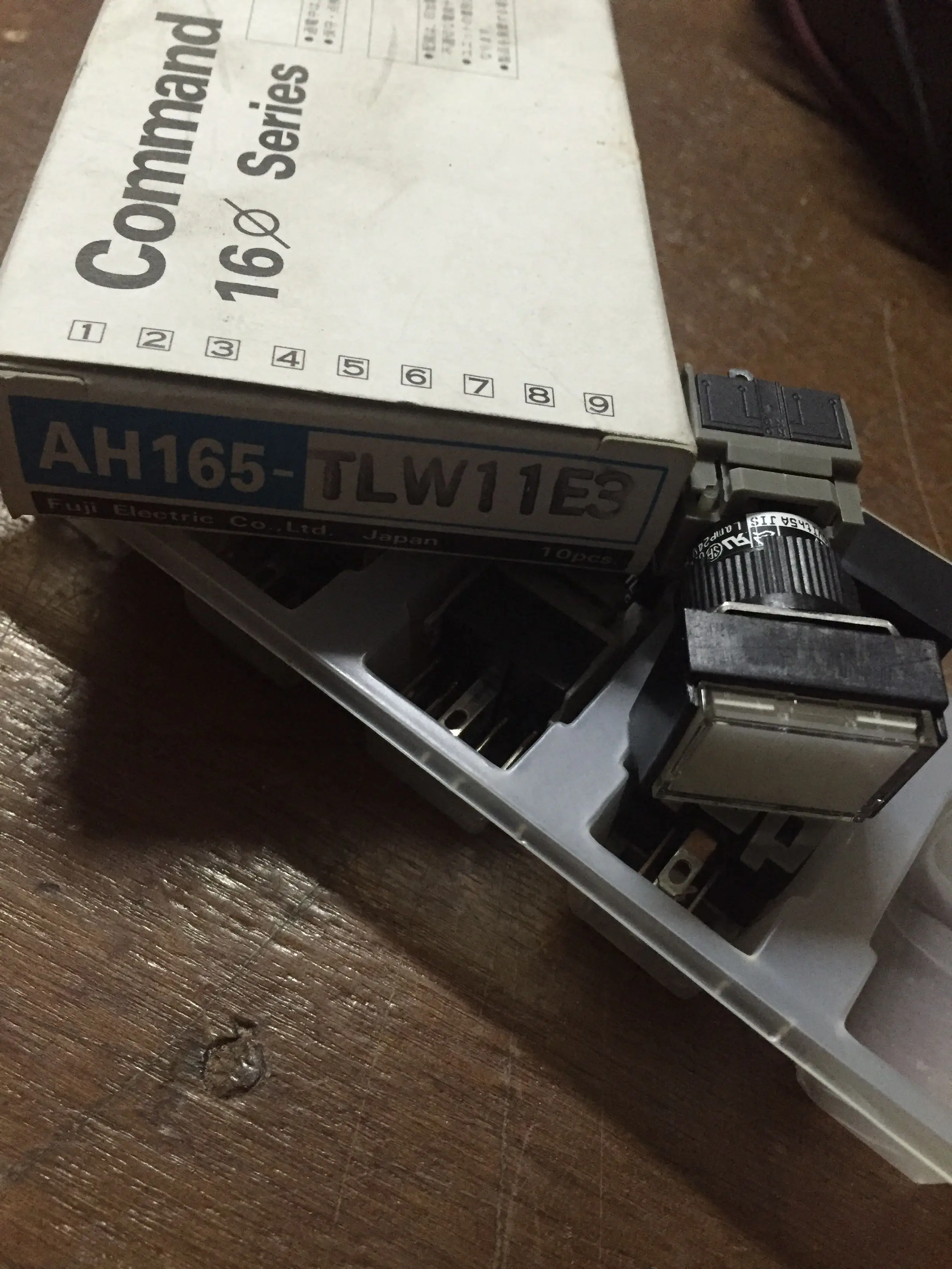 AH165-TLW11E3 Fujitsu Light Button switch