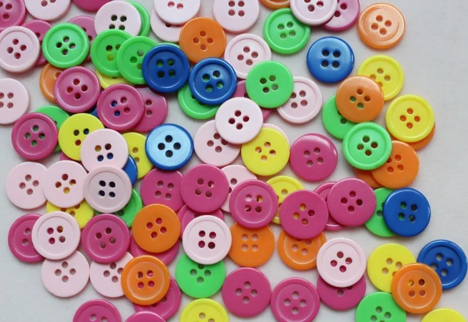 1000pcs - Mixed Colors 15mm four holes buttons resin smooth plastic wholesale free shipping