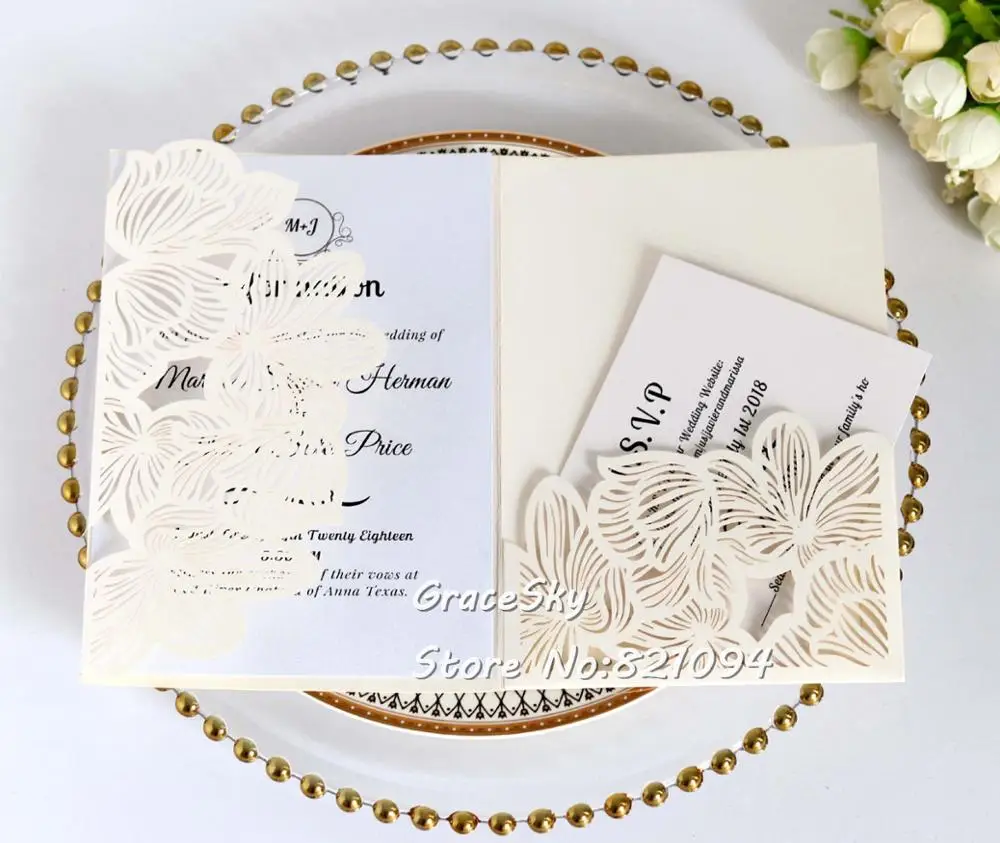 

50pcs 2019 Laser Cut Lily flowers Pocket Wedding Invitations Card Personalized pocket cards with RSVP Cards Wedding Supplies