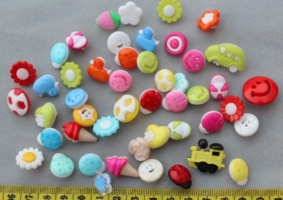 800pcs - Plastic Cartoon Animals Novelty Shank Children Candy Buttons variety styles 14mm-25mm mixed assortment