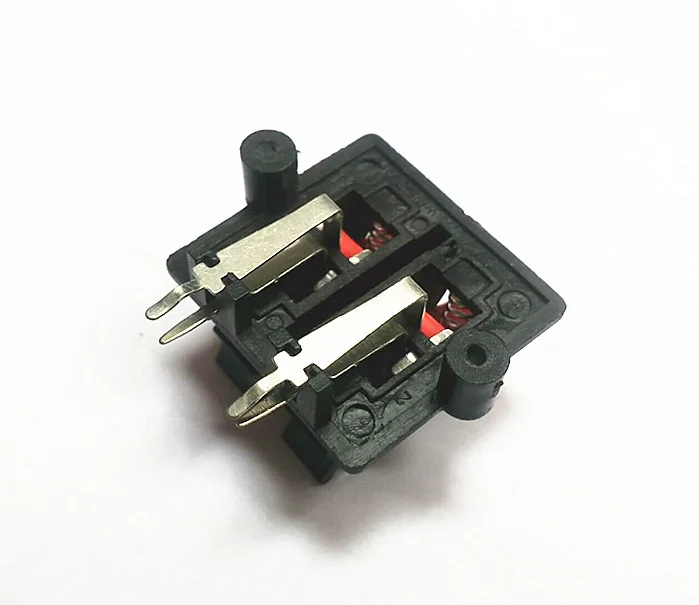 สีดำและสีแดง4-Pins 4 Positonsกดประเภทขั้วต่อลำโพงเชื่อมต่อคณะกรรมการใหม่