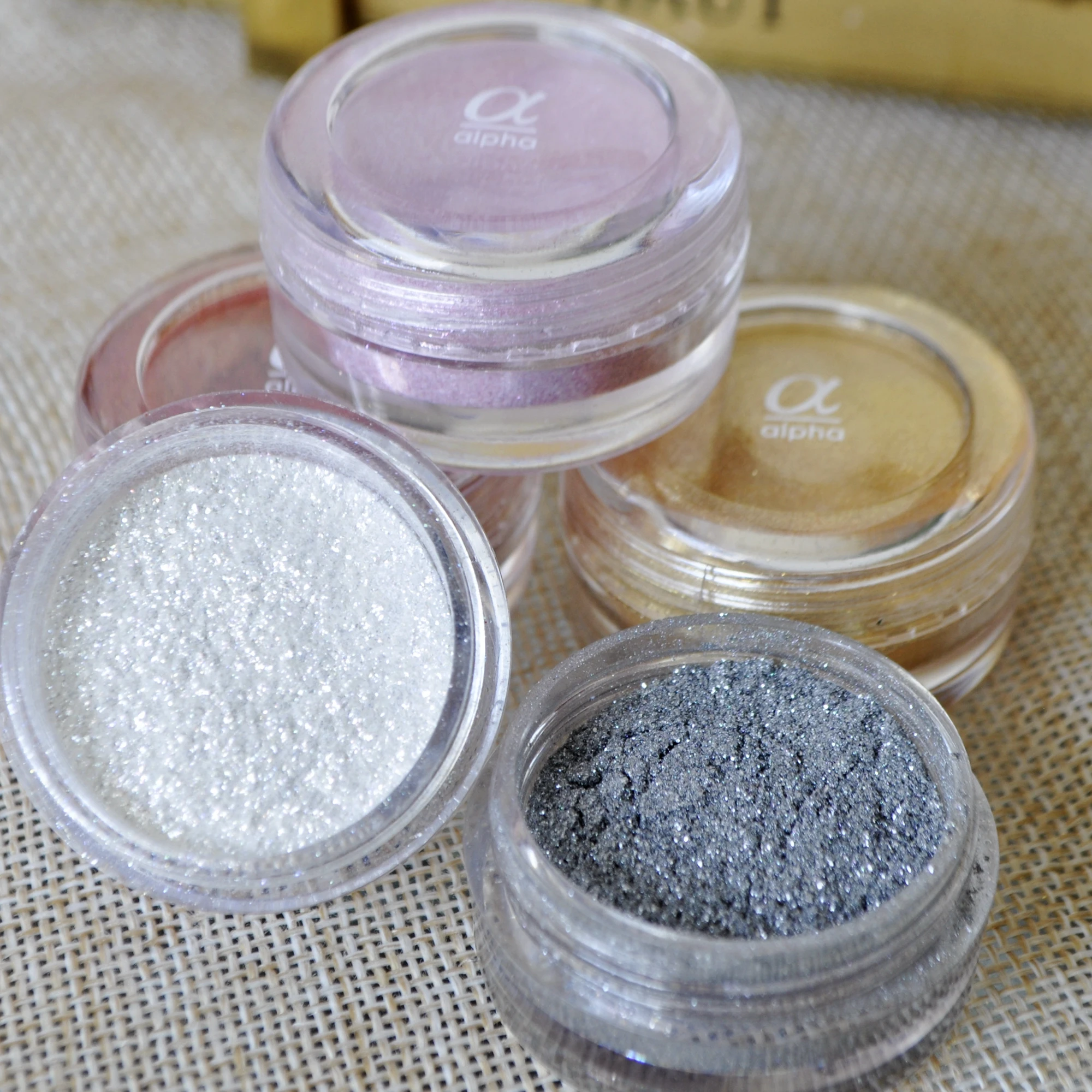 Quality White Shimmer Glitter Eyeshadow Powder Pigment Colorful Makeup Mineral Face Cosmetics Purple Silver Eye Shadow Powder