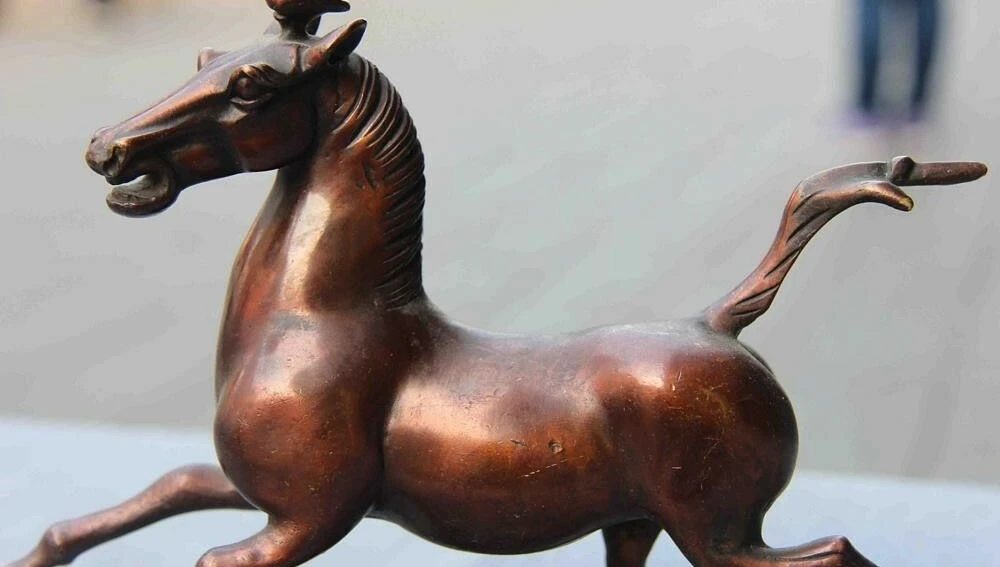 Free Shiping Chinese Masterpiece Red Bronze Copper Horse Riding Chebi Swallow Figurine Statue 20cm