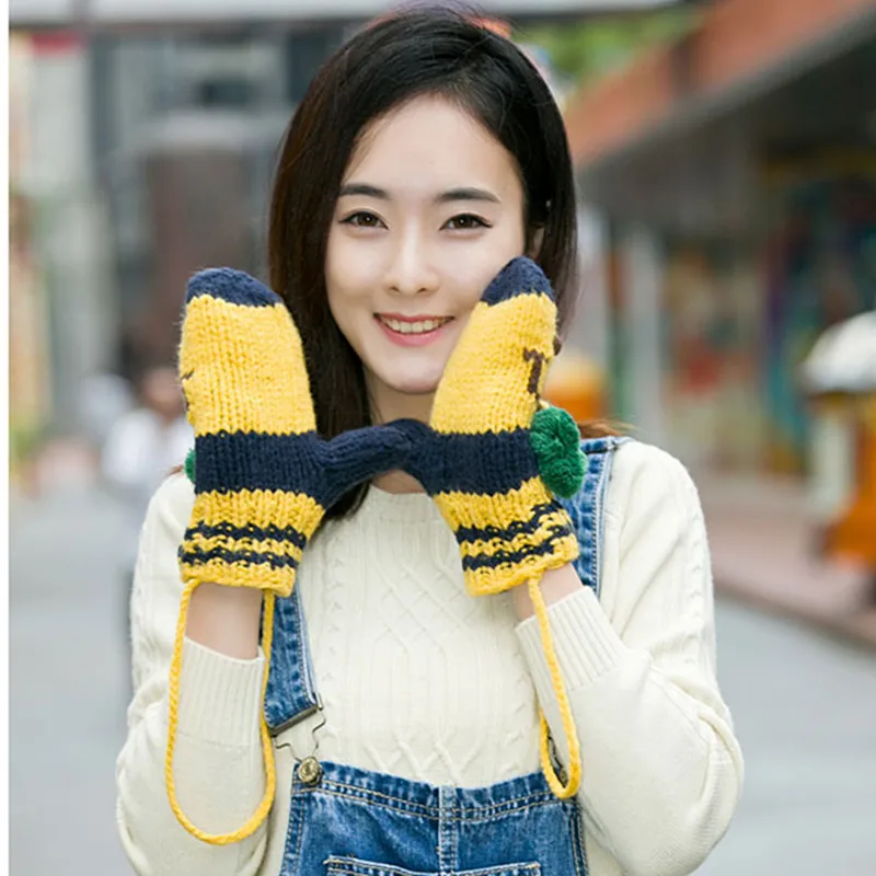 Cute Smile Face Winter Warm Mittens Handmade Knitted Gloves