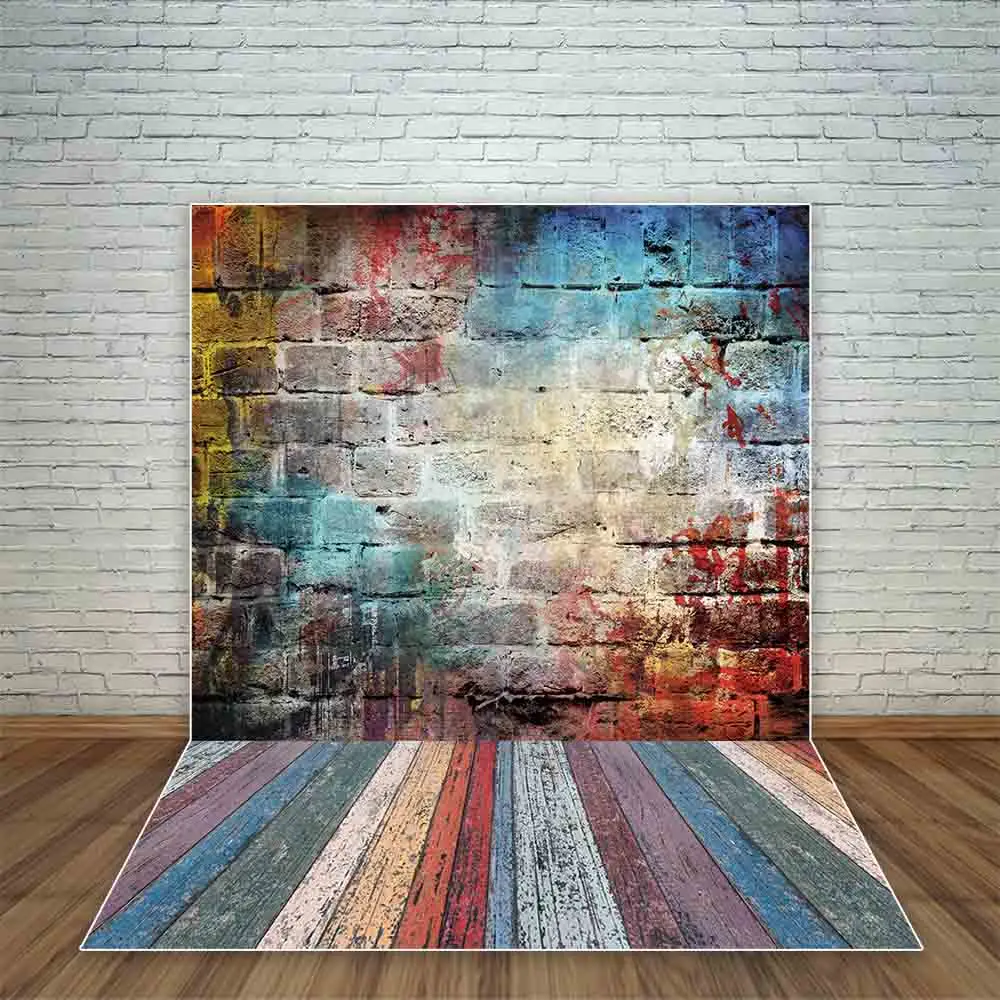 Allenjoy – graffiti mural en pierre grunge, arrière-plan coloré, plancher en bois, pour photographie, pour studio photo