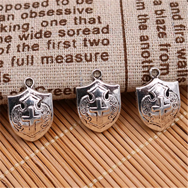 20pcs Silver Plated European Crusaders Shield Pendant Retro Necklace Bracelet Metal Accessories DIY Charms Jewelry Crafts Making