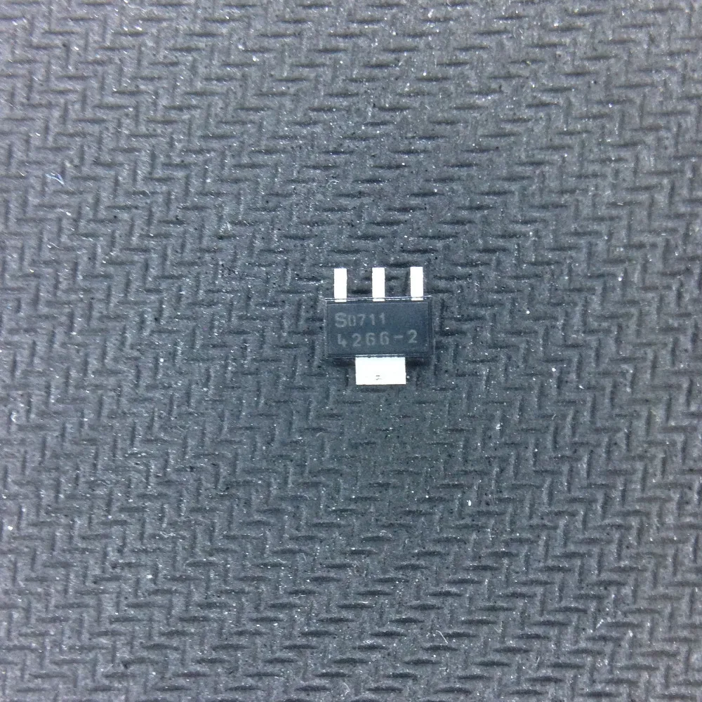 شحن مجاني TLE4266-2G TLE 4266-2G TLE42662G TLE4266 4266-2 انخفاض انخفاض الجهد المنظم SOT-223 مصلحة الارصاد الجوية