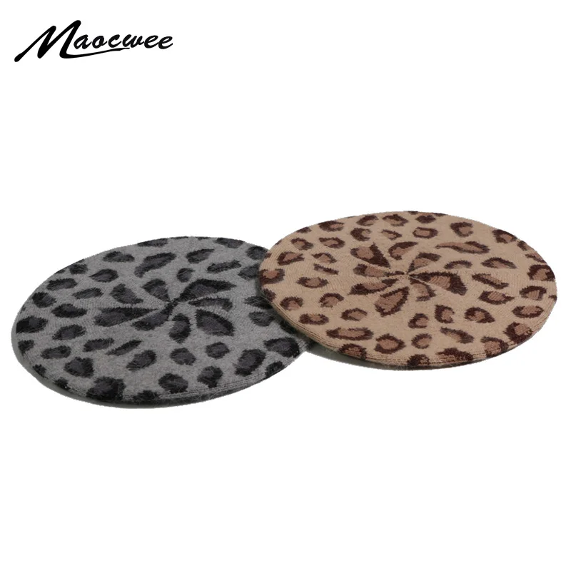 Autumn Ms Winter Keep Warm  Leopard Retro  Fashion Caps  Ms Elegant  Light Weight French Beret  Wool Blending Solid Flat Hat