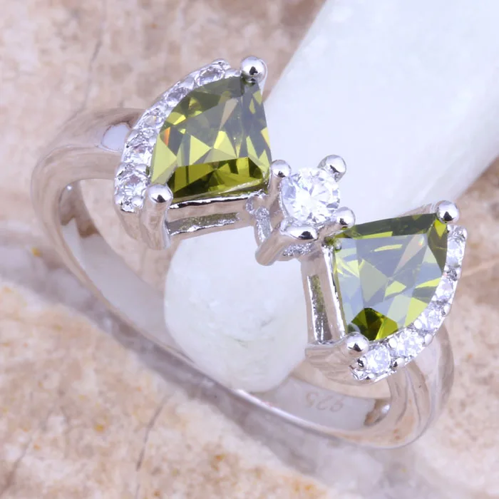 Resplendent Green Peridot White CZ Silver Plated  Ring Size 6 / 7 / 8 / 9 / 10 R1531