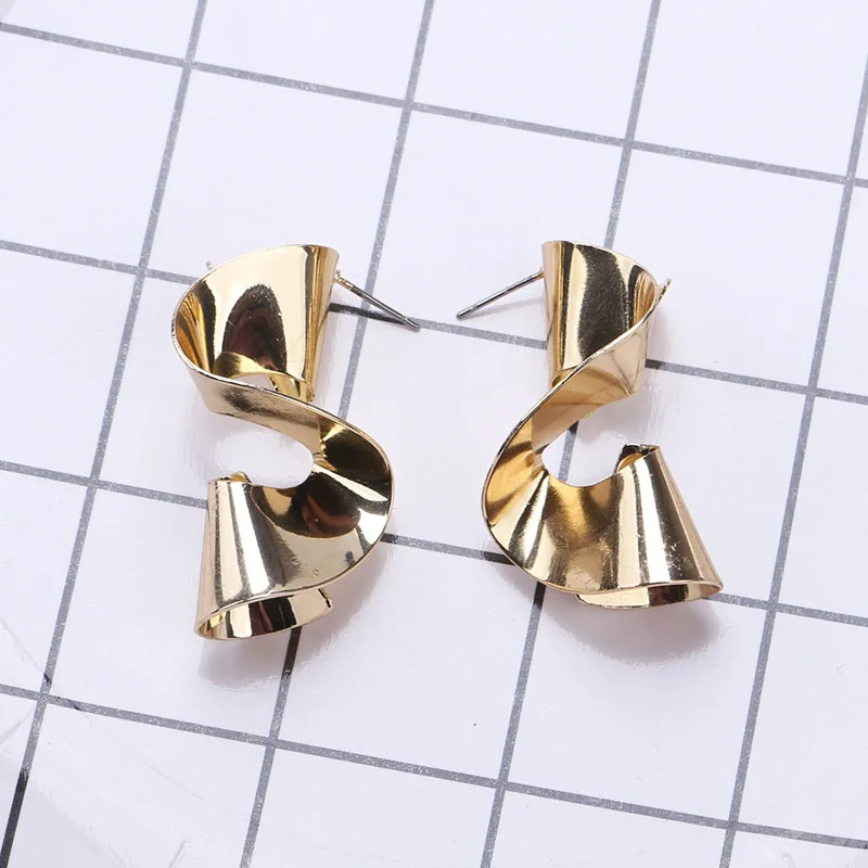 New Metal Earrings for Women Twisted Irregular Rotating Stud Earrings Exaggerated Catwalk Personality Trendy Jewelry Gift