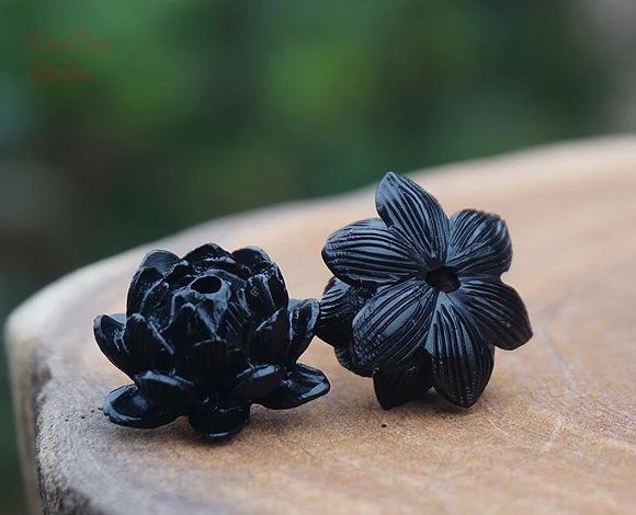 

2pcs Natural Black Sandalwood Ebony Carved Lotus Flower Tiny Charms Mala Beads Japa Bracelet Jewellry Findings DIY Accessories