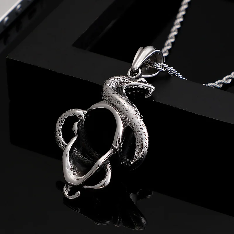 Non-mainstream alternative punk style Pan snake skull pendant